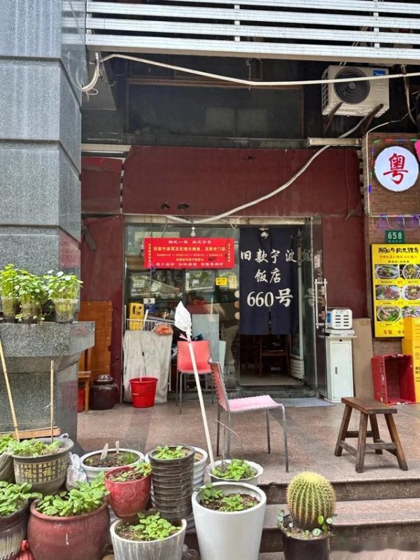 最安全的杠杆炒股平台官网 很赚钱, 很长久, 普通人的出路不是搞连锁, 是开这样的苍蝇馆子